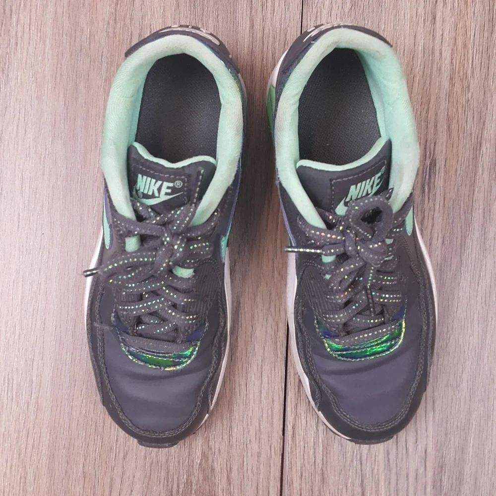 Nike Air Gray and Mint Athletic‎ shoes sz 4Y